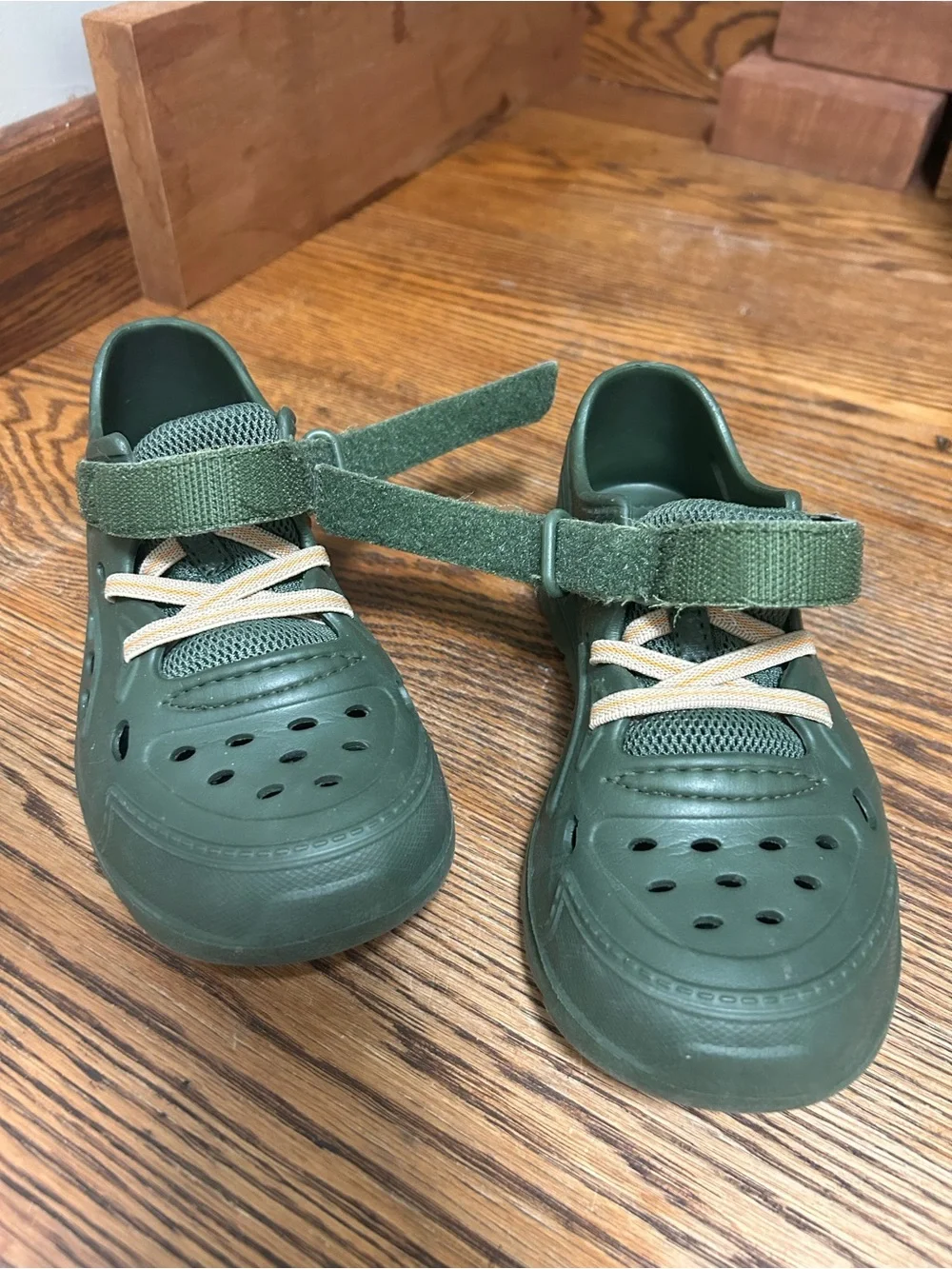 NEW Stride Rite Kids Water Shoes,  never worn, clean, smoke free home.